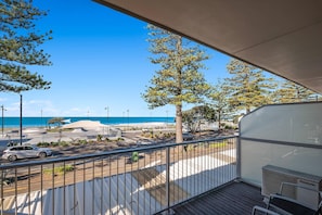 Tallelokero huoneessa, silitysrauta/-lauta, ilmainen Wi-Fi