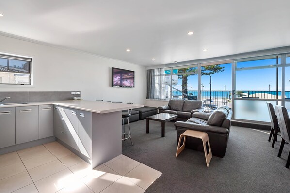 Huoneisto, 2 makuuhuonetta | Tallelokero huoneessa, silitysrauta/-lauta, ilmainen Wi-Fi