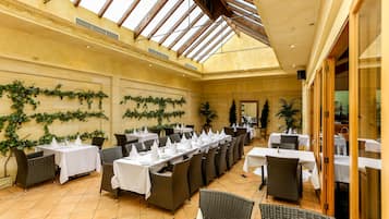 Se sirven desayunos y cenas, cocina europea moderna