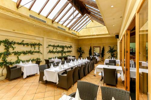 Breakfast and dinner served, Modern European cuisine