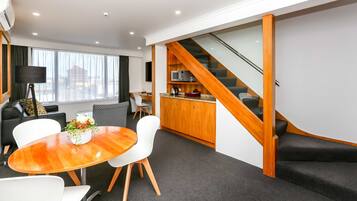 Plymouth Suite | Desk, laptop workspace, iron/ironing board, WiFi (free)