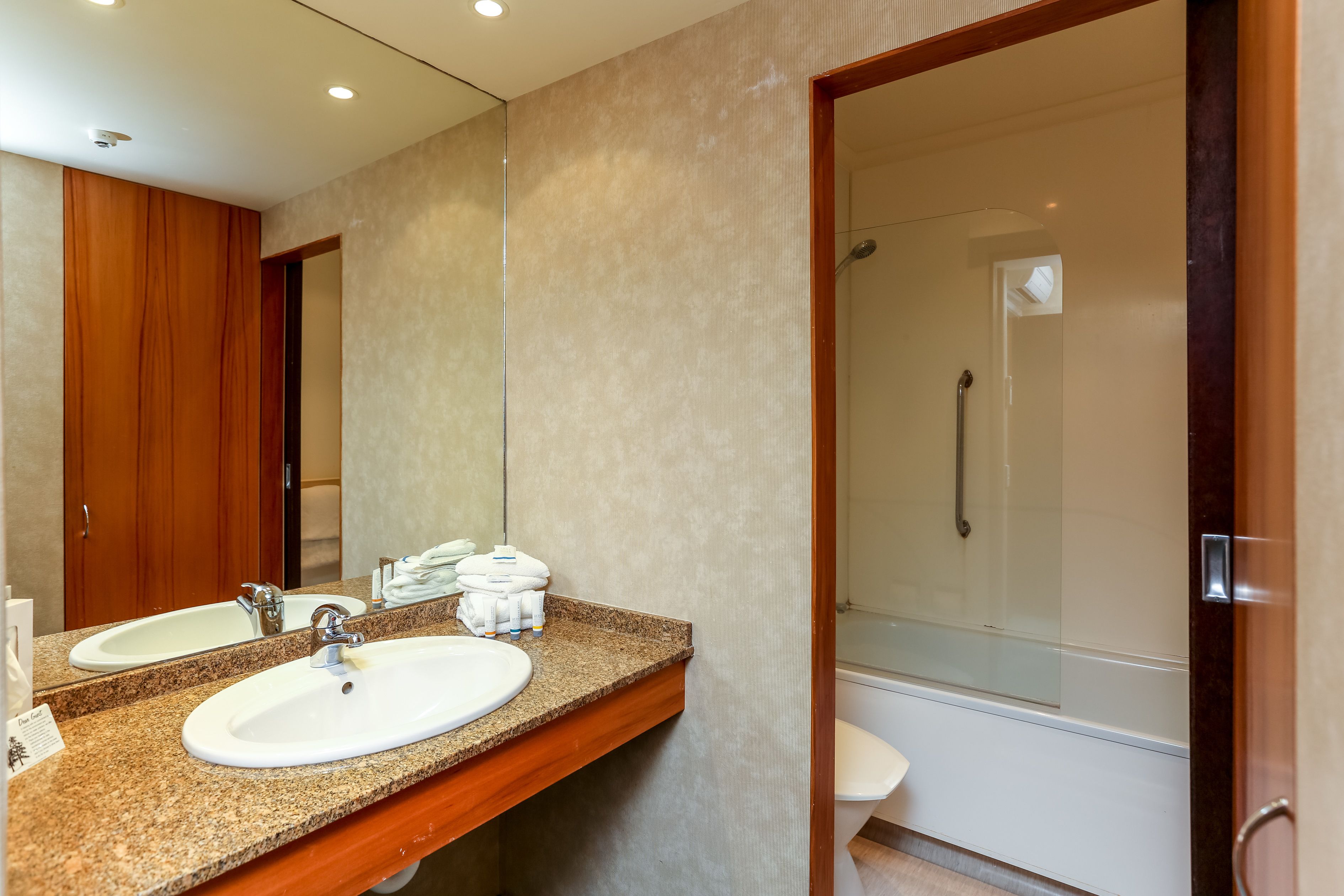 standard king | desk, laptop workspace, iron/ironing board, free wifi