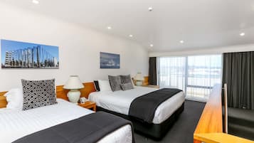 Plymouth Suite | Desk, laptop workspace, iron/ironing board, free WiFi