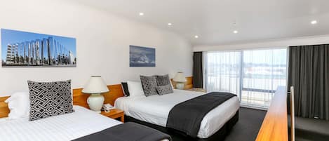 Plymouth Suite | Desk, laptop workspace, iron/ironing board, free WiFi