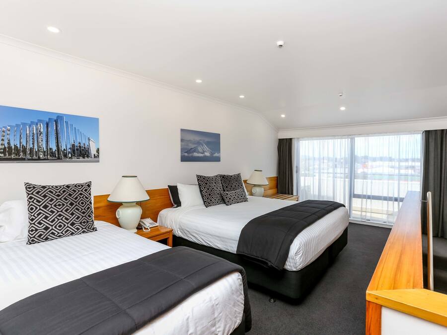 Escritorio y espacio para trabajar con laptop