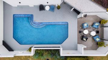 Kolam renang outdoor