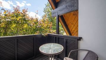 Twin Apartment with Spa Pool | Iron/ironing board, free WiFi, bed sheets, alarm clocks