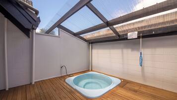 Twin Apartment with Spa Pool