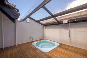 Twin Apartment with Spa Pool