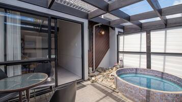 Family Apartment with Heated Plunge Pool