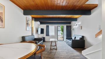 Two Bedroom Apartment with Spa Pool