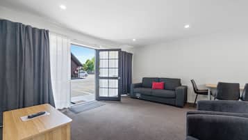 1 habitación, tabla de planchar con plancha, wifi gratis y ropa de cama