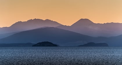 Sails On The Lake