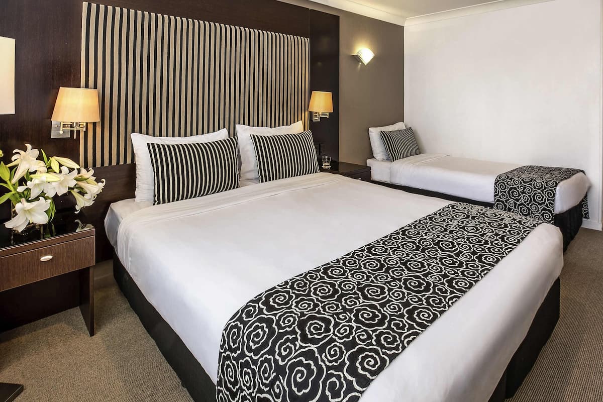 Superior-Zimmer, 2 Doppelbetten | Schreibtisch, laptopgeeigneter Arbeitsplatz, Verdunkelungsvorhänge