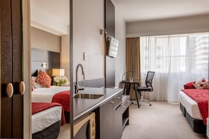 Standard King & Single | Desk, laptop workspace, blackout curtains, iron/ironing board - Mercure Wellington Abel Tasman (Wellington)