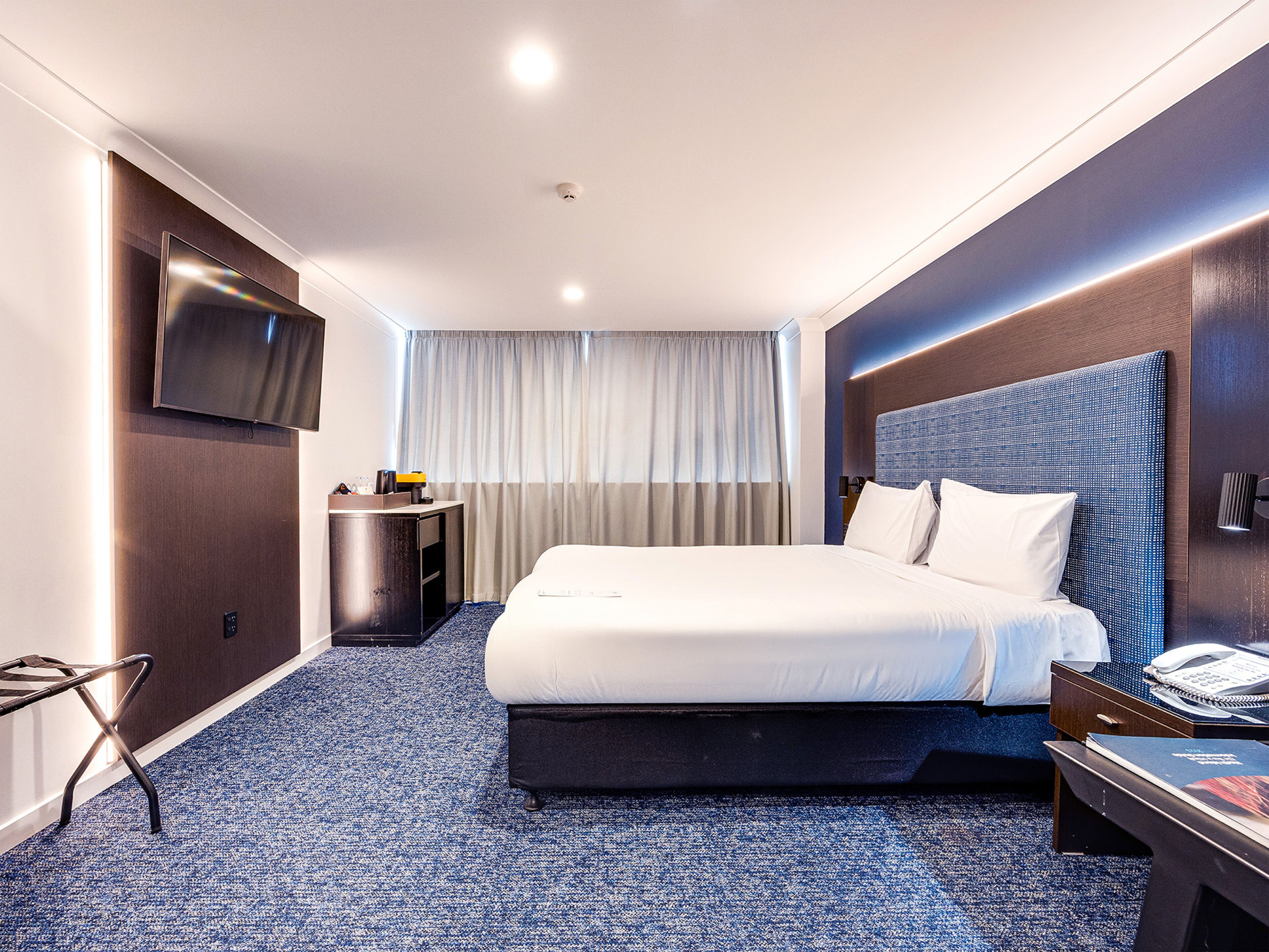 Executive Room, 1 Katil Ratu (Queen) | Meja, ruang kerja komputer riba, langsir/tirai gelap terus 