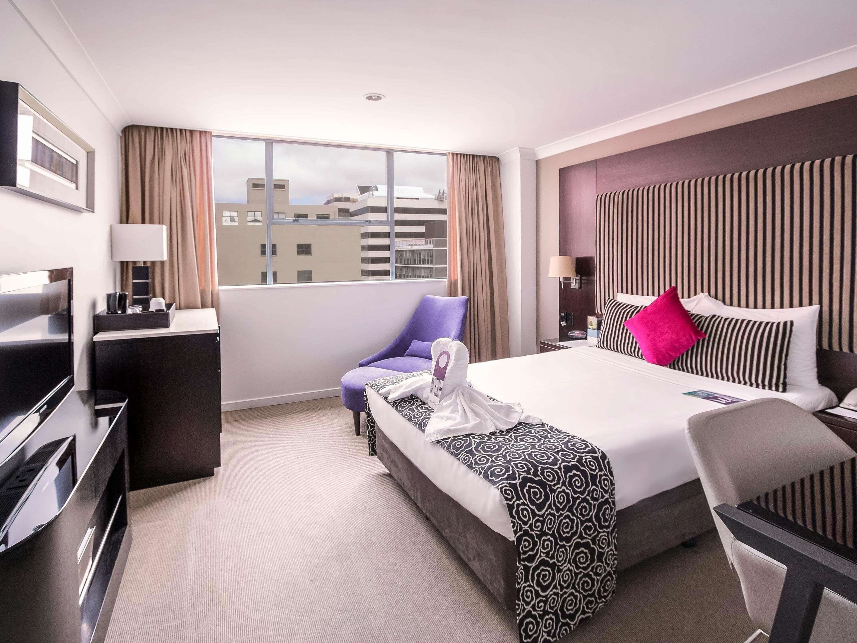 Superior Room, 1 King Bed | Desk, laptop workspace, blackout drapes, iron/ironing board
