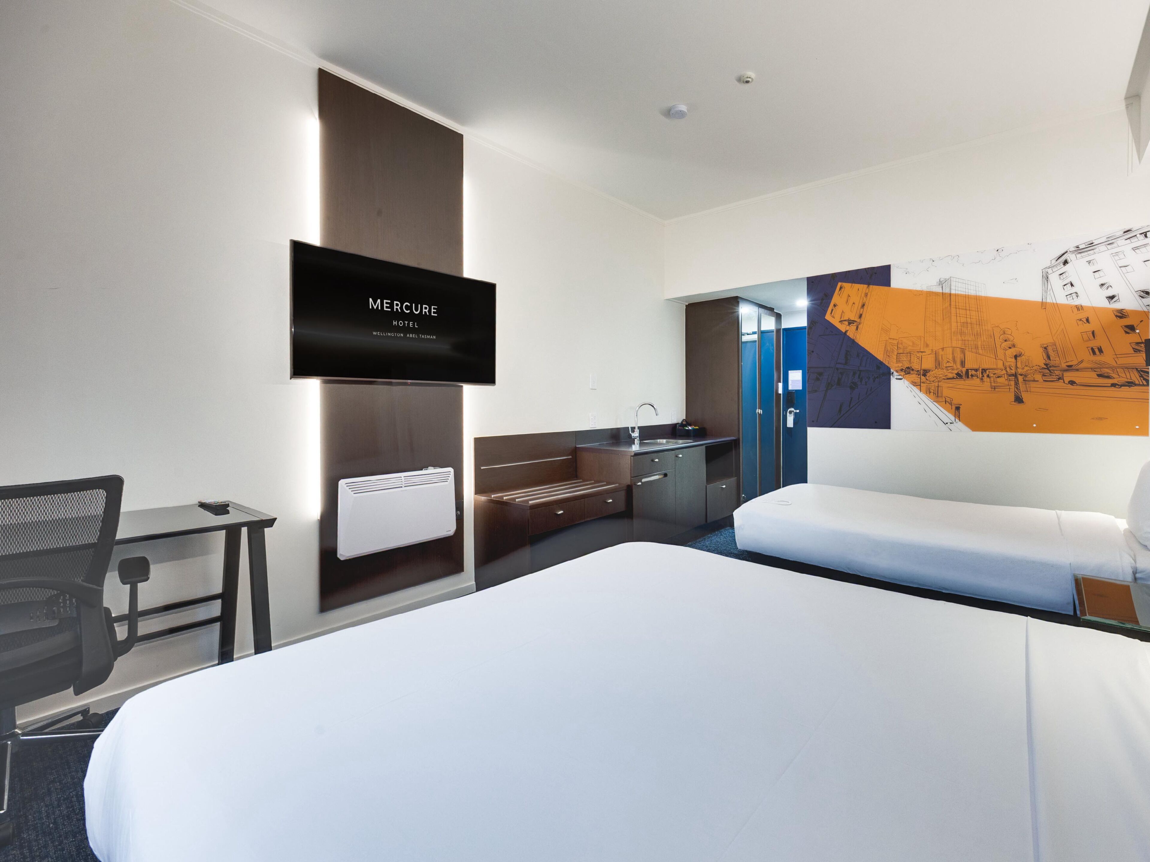 Standard Room, Berbilang Katil | Meja, ruang kerja komputer riba, langsir/tirai gelap terus 