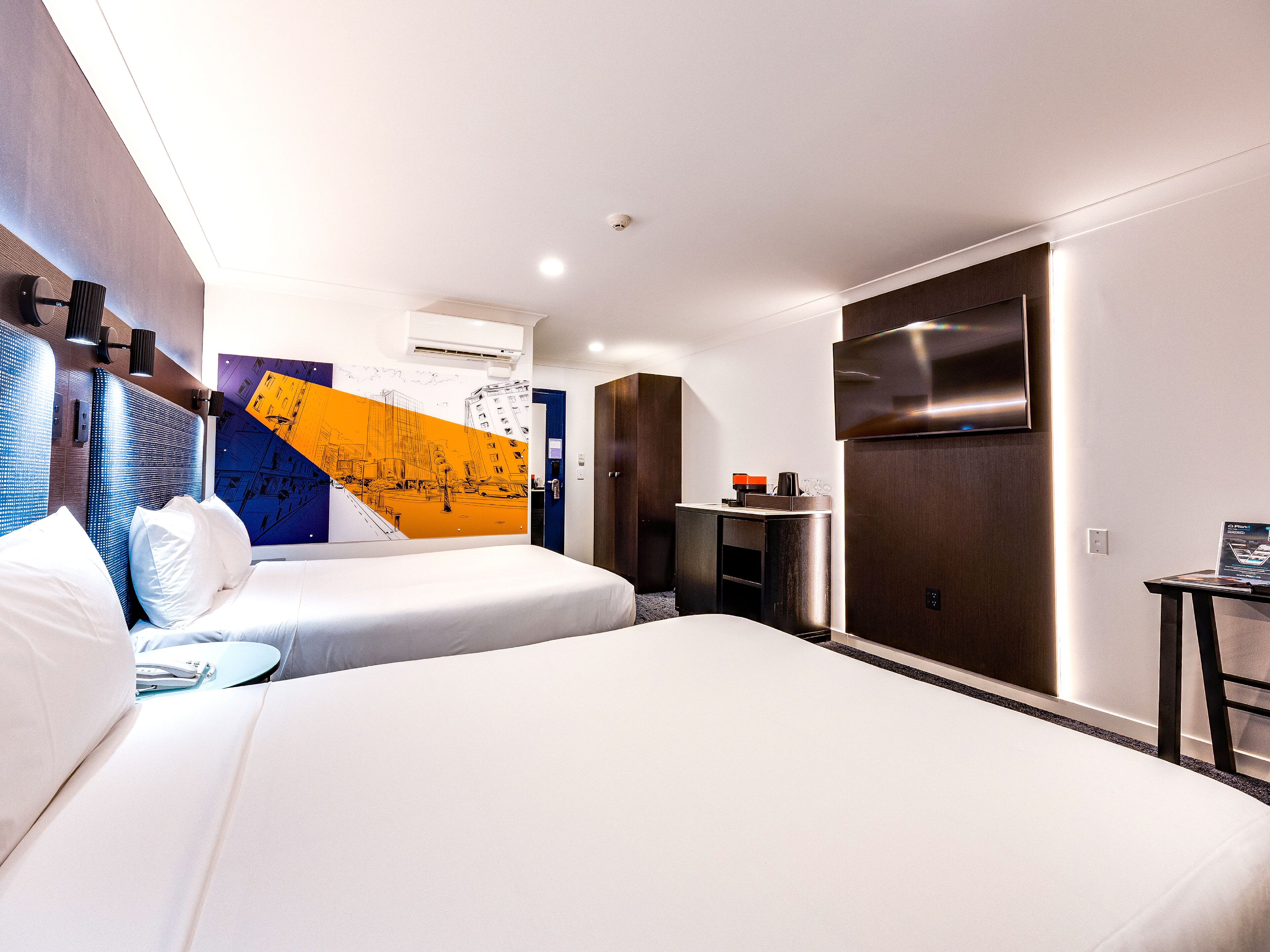 ห้องเอ็กเซกคิวทีฟ, เตียงใหญ่ 2 เตียง | โต๊ะทำงาน, พื้นที่ทำงานแบบใช้แล็ปท็อป, ผ้าม่านกันแสง, เตารีด/โต๊ะรีดผ้า