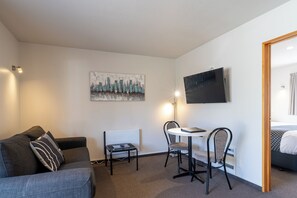 One Bedroom King | Living area | 32-inch flat-screen TV with satellite channels, TV