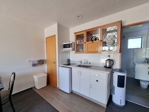 Apartment, 2 Schlafzimmer, barrierefrei (Shower) | Eigene Küche | Mini-Kühlschrank, Mikrowelle, Herdplatte, Wasserkocher