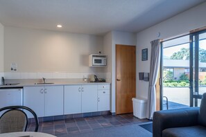 One Bedroom King | Private kitchen | Mini-fridge, microwave, stovetop, electric kettle