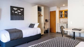 Estudio, bañera de hidromasaje | 2 dormitorios y espacio para trabajar con un portátil