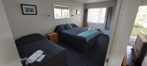 One-Bedroom Apartment | In-room safe, iron/ironing board, free WiFi, bed sheets - Fitzherbert Court Motel (Hokitika)