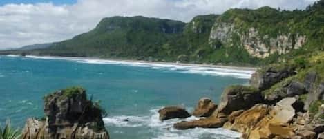 Una spiaggia nelle vicinanze