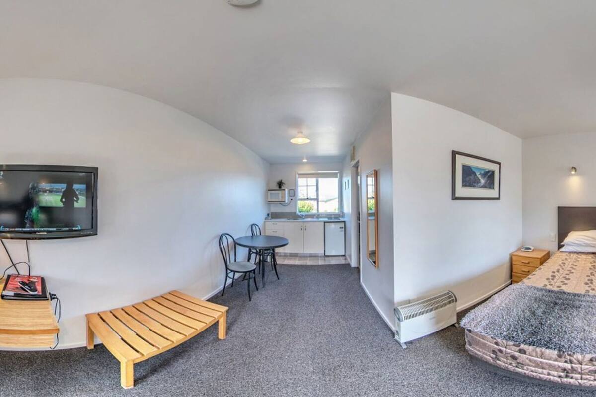 Coffres-forts dans les chambres, fer et planche Ă repasser