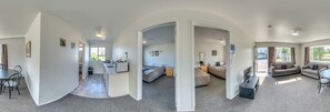 Suíte standard, 2 quartos, para não fumantes, cozinha (Suite) | Cofres nos quartos, ferros/tábuas de passar roupa, Wi-Fi de cortesia