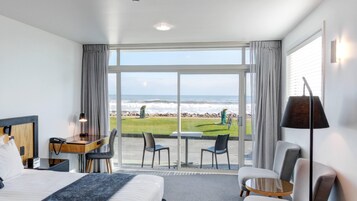 Ocean View Deluxe Twin Room | Beach/ocean view