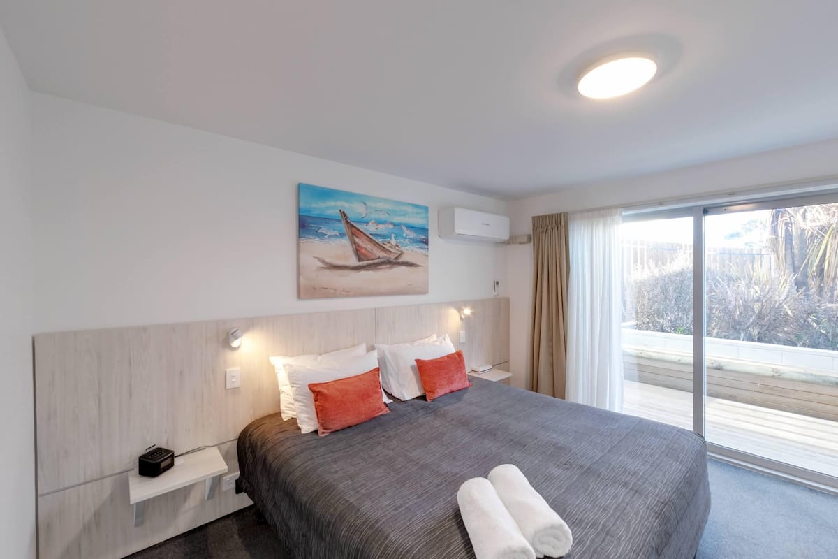 Driftwood Standard King Room