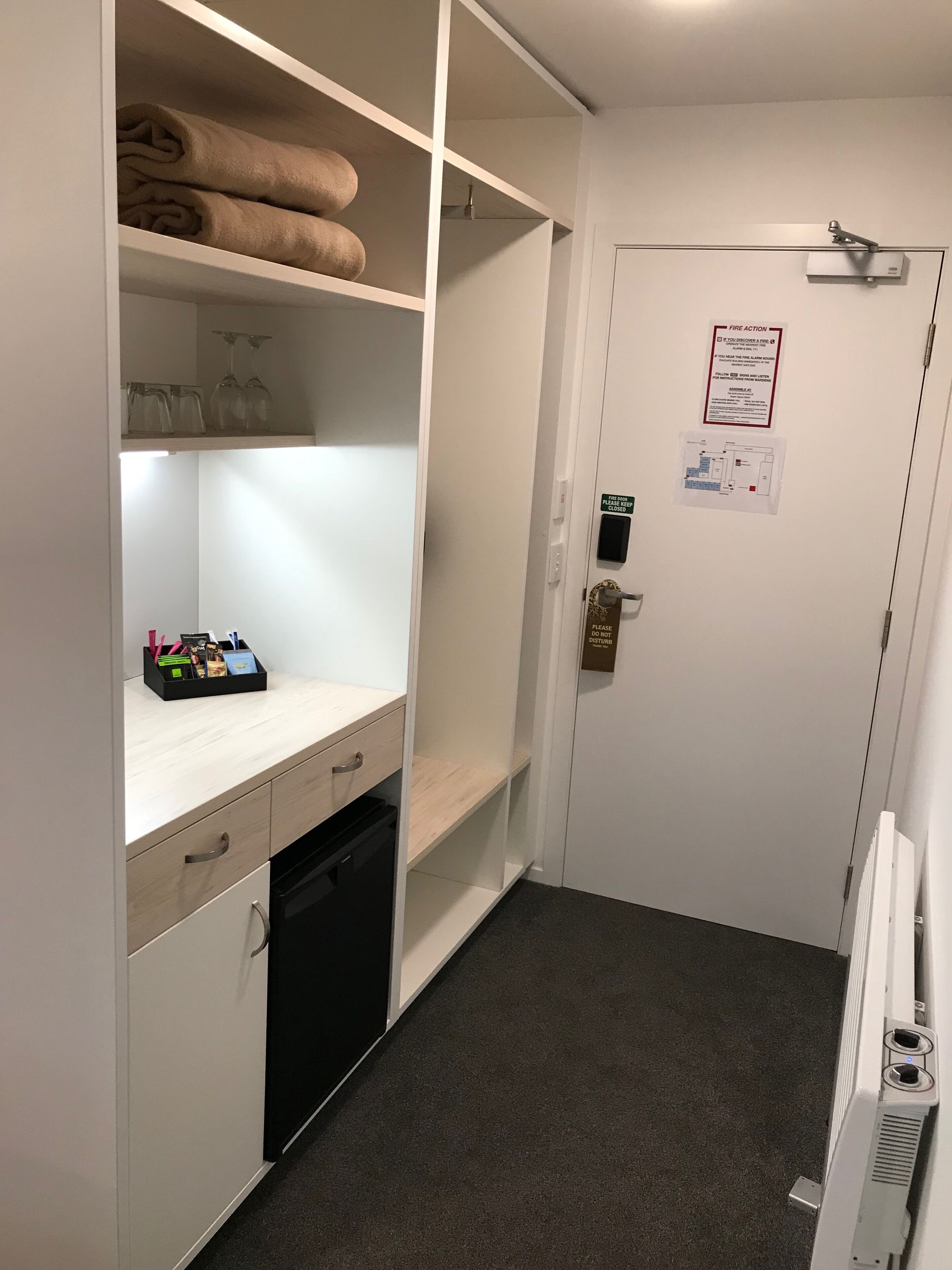 driftwood economy single room | 2 bedrooms, in-room safe, desk, blackout curtains