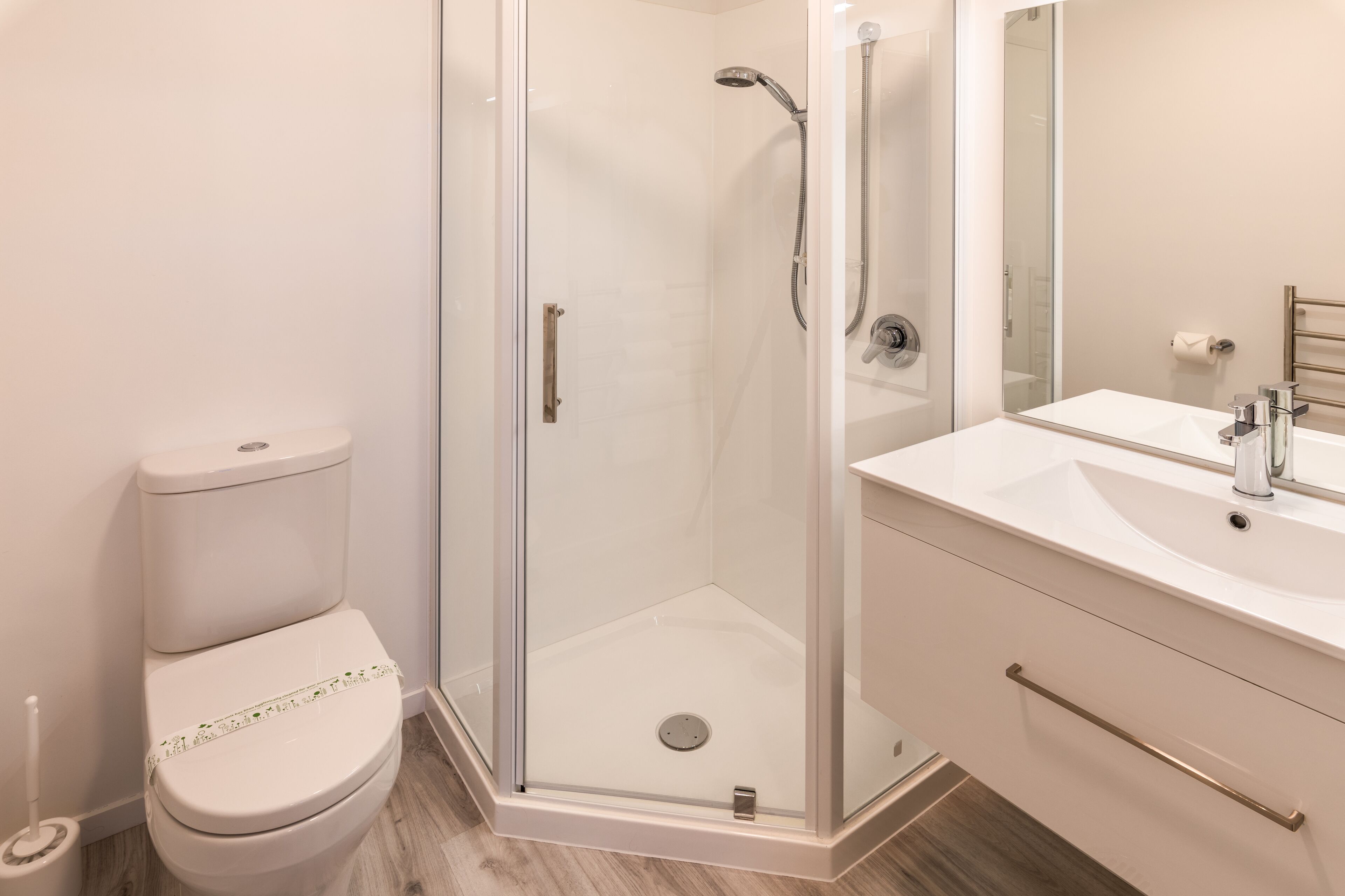 driftwood economy single room | bathroom | free toiletries, hair dryer, towels