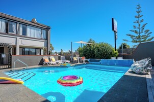 Piscine extérieure (ouverte en saison)