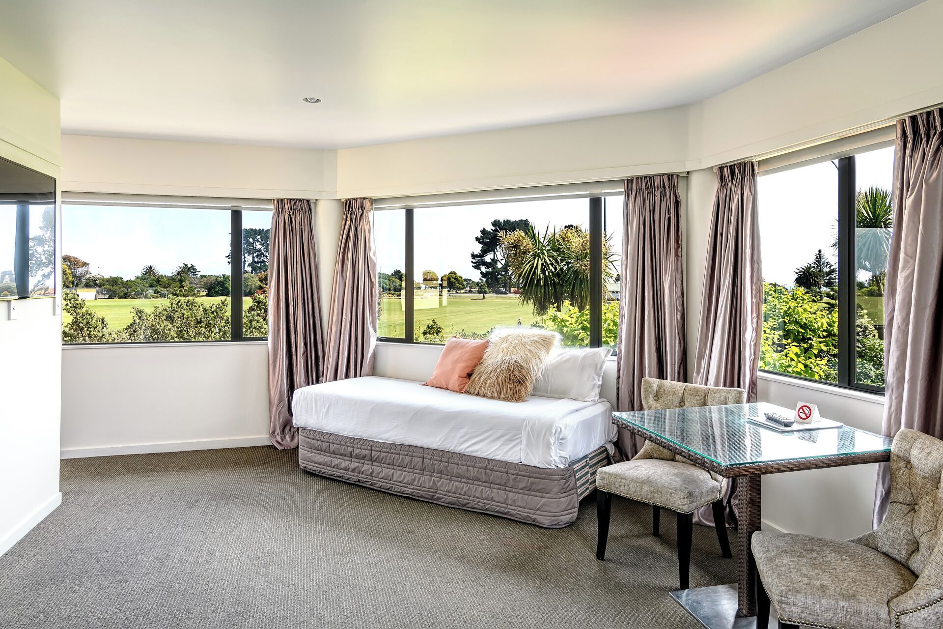 Deluxe One Bedroom Unit | View from room