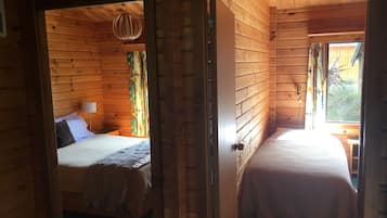 Apartment, 2 Bedrooms | Desk, free cribs/infant beds, free WiFi, bed sheets