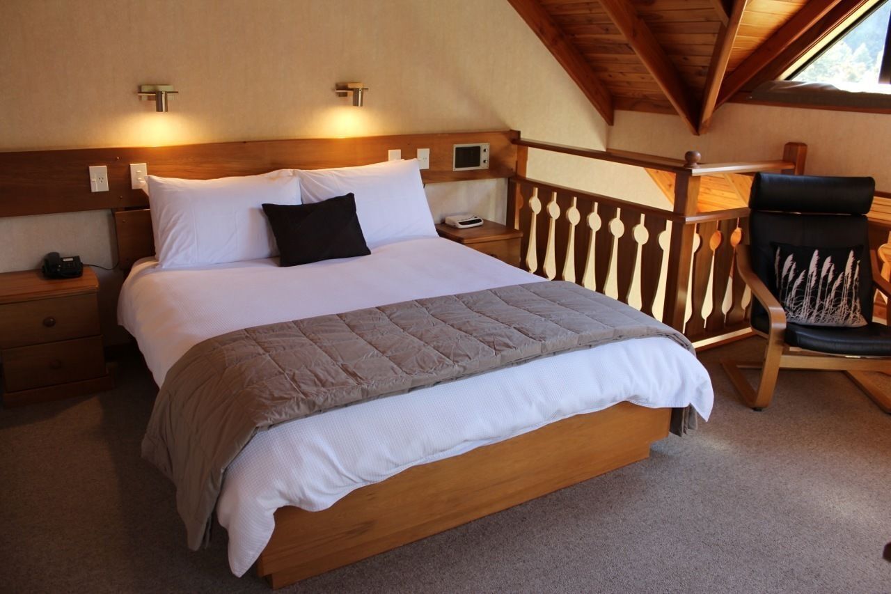 Desk, free cribs/infant beds, free WiFi, bed sheets