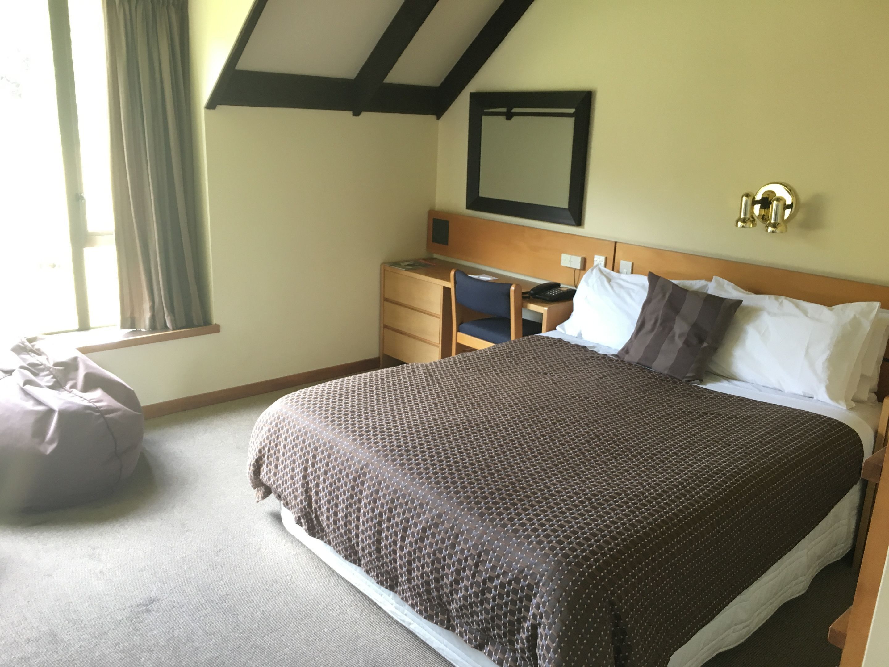 Desk, free cribs/infant beds, free WiFi, bed sheets