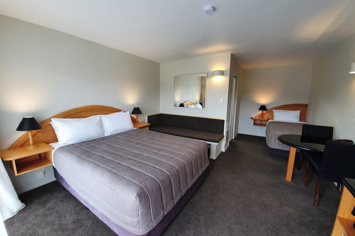 Standard Room | 2 bedrooms, soundproofing, iron/ironing board, free WiFi