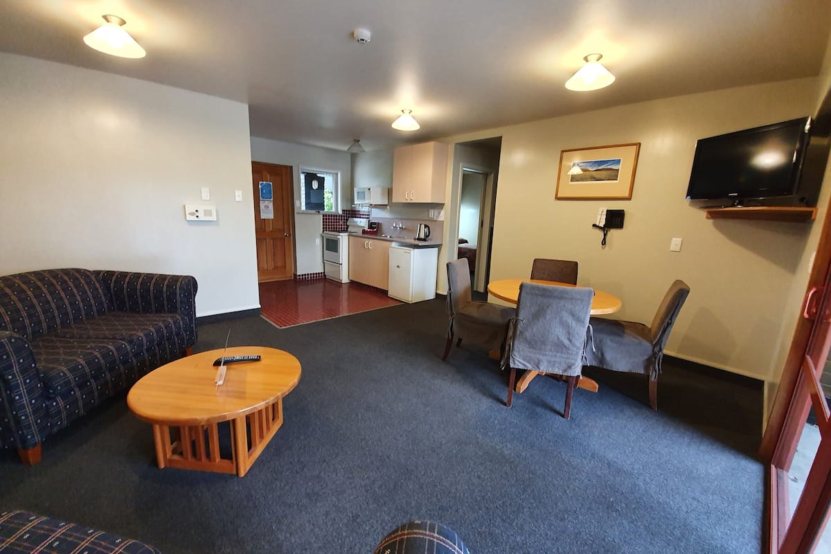 family suite | 2 bedrooms, soundproofing, iron/ironing board, free wifi