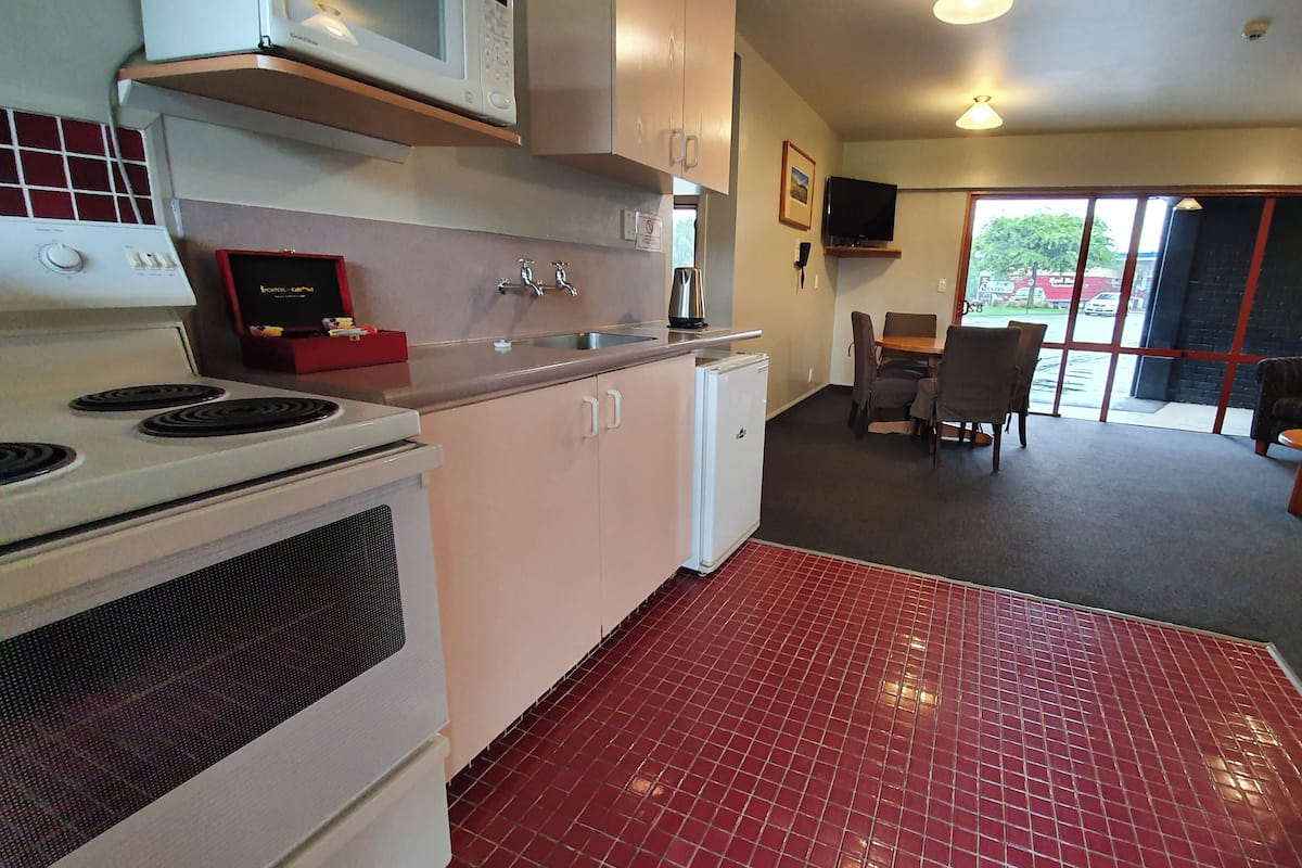 family suite | private kitchen | fridge, coffee/tea maker