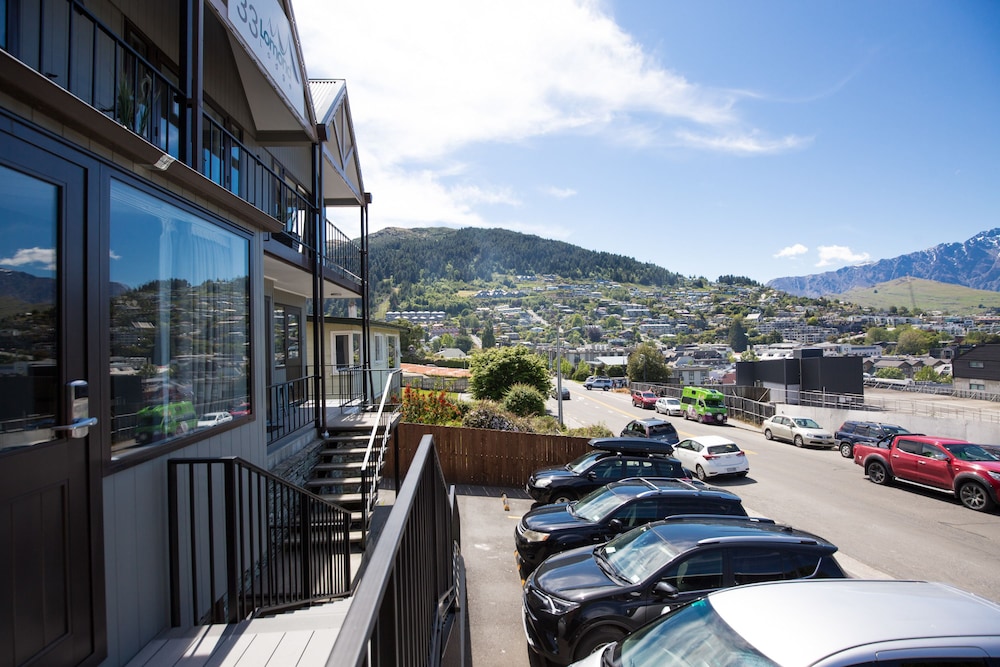 Lomond Lodge Motel & Apts by null