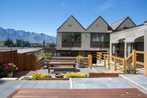 Studio, Garden View, Courtyard Area | Terrace/patio - Lomond Lodge Motel & Apartments (Queenstown)