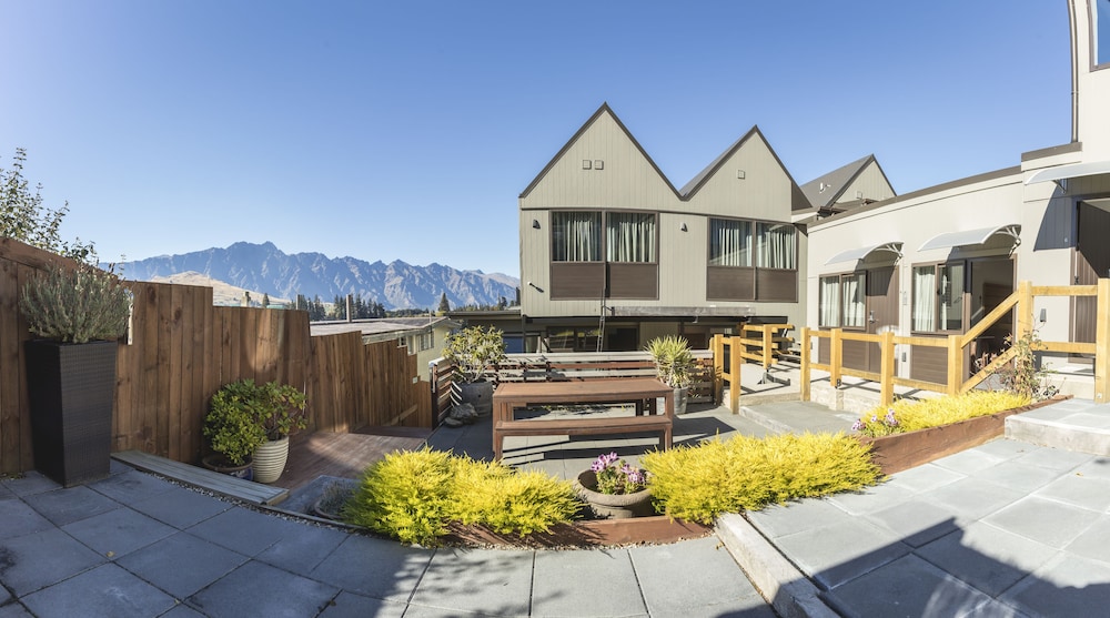 Lomond Lodge Motel & Apts by null