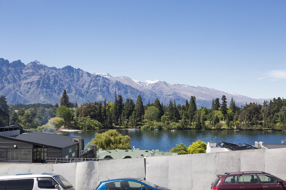 Lomond Lodge Motel & Apts by null