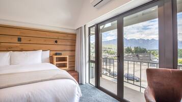 Lakeview Balcony Studio