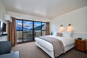 King Studio Apartment | Egyptian cotton sheets, premium bedding, pillowtop beds, blackout drapes