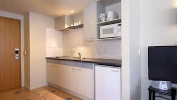 Microwave, coffee/tea maker, electric kettle, toaster
